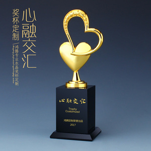 新款高档水晶奖杯定制慈善个人优秀员工单项爱心金属奖杯制作刻字