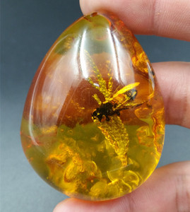 琥珀高冰透明琥珀吊坠琥珀水滴吊坠琥珀蜜蜂玉挂件厂家直销