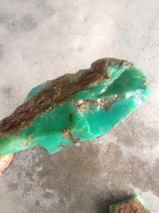 天然绿玉髓原石