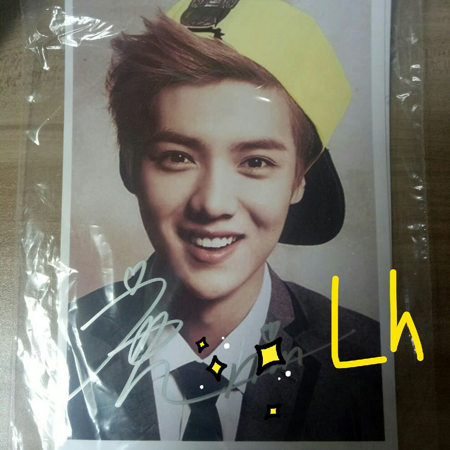 鹿晗亲笔签名照