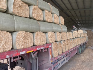 小麦秸秆饲料粉碎压块干草料喂牛羊揉丝畜牧草养殖草料粗饲料