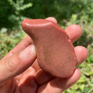 新疆哈密蛋白石粉红色蛋白玉沙漠漆和田玉籽料原石