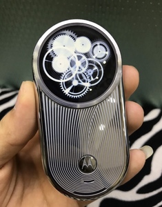 摩托罗拉aura手机