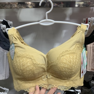 曼琪莹文胸聚拢