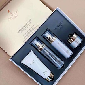 俏十九富勒烯套盒四件套  送精华原液一瓶,面膜5片
