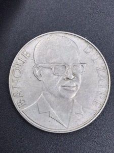 1973年扎伊尔眼镜男人10马库塔纪念镍币 流通好品相 硬币收藏