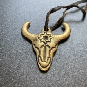 尼泊尔西藏精工天铁托甲复古西部牛头印度藏民吊坠配件做旧文玩