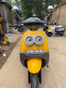 全新本田款小黄人100cc踏板车代步车国四电喷燃油机车摩托车整车