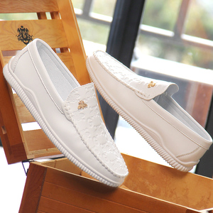 白色豆豆鞋男2022年新款社会精神小伙懒人男士休闲皮鞋乐福鞋男