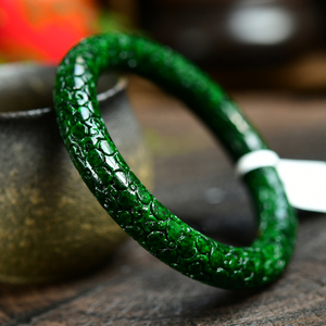 干青花青翡翠手镯 天然a货阳绿雕花老玉石真玉复古宽版圆条玉镯子