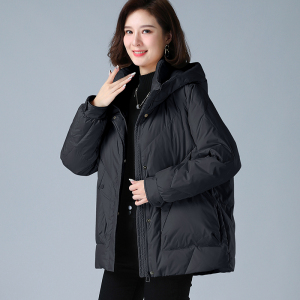 中短款羽绒服中年女人宽松加肥加大码胖妈妈白鸭绒小袄冬天厚外套