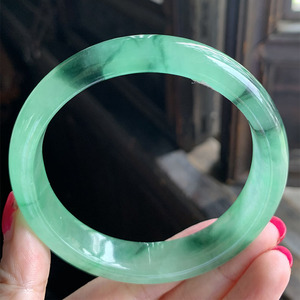 天然翡翠手镯七彩冰种阳绿飘花高档云南圆条玉器镯子65596