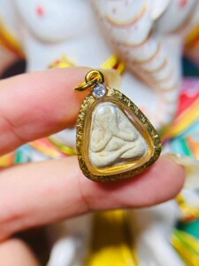蝴蝶堂泰国佛牌真品龙婆卡贤龙婆喜2514年迷你掩面必打纯金壳比赛