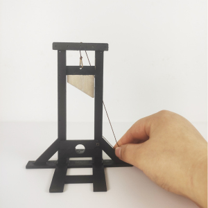 1/18 木质断头台兵人场景配件微缩模型造景道具diy兵人展示台