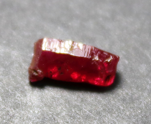 鸽血红宝石原石