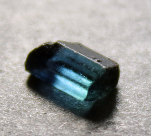 魔鬼蓝碧玺矿标 靛蓝色碧玺原石标本 天然托玛琳电气石猫矿 h20