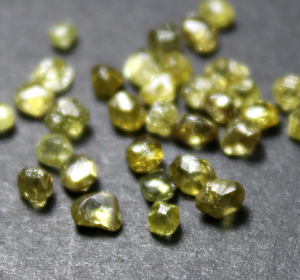 绿钻原石 绿钻石标本 49元/颗随机发 天然南非彩钻标样 k06