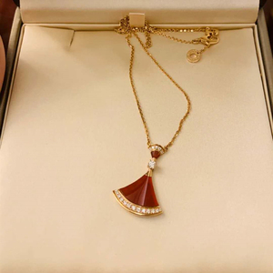bvlgari宝格丽项链女18k玫瑰金diva小裙子扇形红玉髓白贝母锁骨链