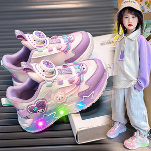 温州酷洛米女童鞋发光亮灯晶运动鞋2024春季新款儿童旋转纽扣森系