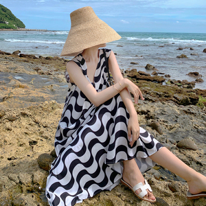 夏季三亚旅游海边度假沙滩裙子宽松显瘦无袖背心长款连衣裙女超仙