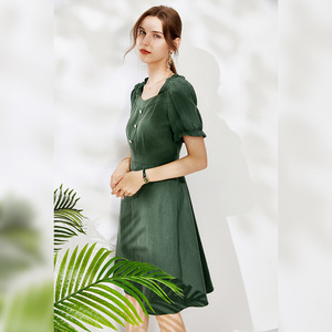 osa欧莎官方旗舰店正品女装绿色方领连衣裙女中长款收腰显瘦a字裙