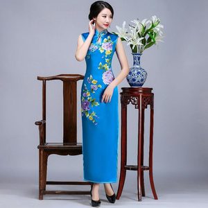 孔雀刺绣旗袍