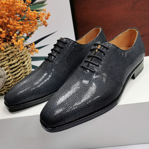 新款系带珍珠鱼皮皮鞋男士商务正装透气英伦休闲魔鬼鱼皮方头皮鞋
