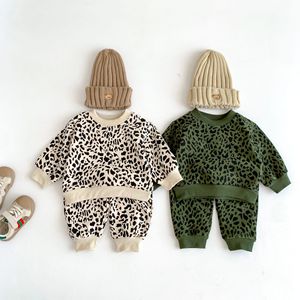婴幼儿童洋气小豹纹长袖衣服套装宝宝外穿秋季卫衣炸街卫裤两件套