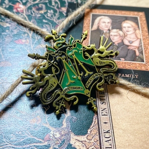 徽章胸针/哈利波特周边斯莱特林马尔福家族 malfoy家徽标志带背卡