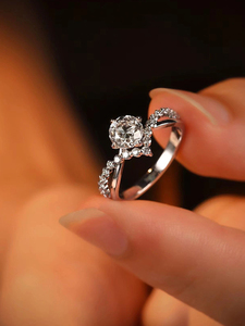 为爱加冕结婚戒一对情侣对戒莫桑石戒指925婚礼现场仿真钻石道具