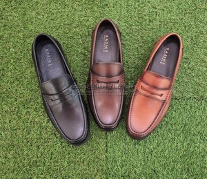 22年春季soda韩国代购商务纯色套脚商务休闲平跟牛皮皮鞋青年3色