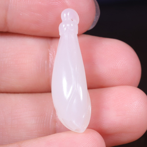 雅帮新疆和田玉籽料白玉玉兰花玉吊坠女玉挂件锁骨链苏工配饰4克