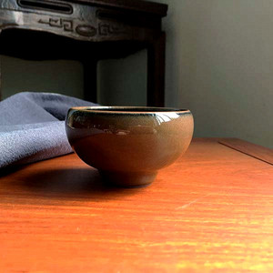龙泉青瓷/手工杯/铁胎枯叶米黄釉/敞口普洱/主人单杯/吴勇制
