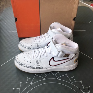 易建联篮球鞋nike