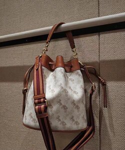 美雨小铺美国代购coach蔻驰新款field白底满马车印花水桶包