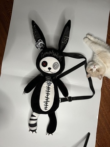 哥特暗黑包受伤兔玩偶毛绒包lolita双肩斜挎包亚文化小众原创设计