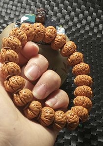 精品 秦岭野生 矮桩飞碟 蟠桃核 文玩核桃 手串 手持 手把件_阿里巴巴