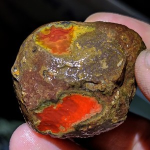 宣化战国红玛瑙原石明料红色吊坠珠子精品雕刻料堪比南红玛瑙原石