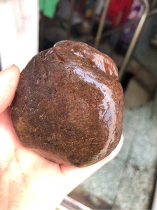 黑龙江天然红草花玉桫椤玉原石雕刻料手把件摆件277克