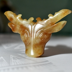 子韵古玉 收藏级千年中原高古商代和田玉圆雕牛头带沁吊坠古董