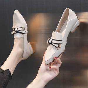 法式白色平底单鞋女2024新款低跟尖头真皮一脚蹬配裙子的小皮鞋子