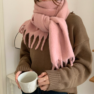 定染粉色羊毛围巾女冬季高级感保暖大围巾披肩女加厚防寒防风围脖