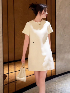 深圳南油高端女装2024夏季广州欧货短袖圆领纯色显瘦轻奢连衣裙