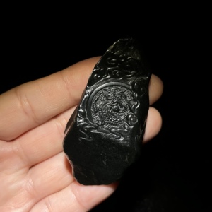 和田玉戈壁料黑青古青龙