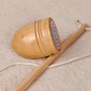 热卖儿童陀螺游戏健身陀螺经典传统怀旧玩具陀螺新款实木陀螺批