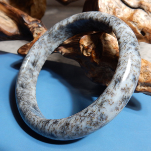 方言和田玉精品放巨漏老熟罕见新疆温润水草沁白肉内径57mm手镯a