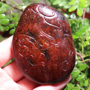 方言一手精品和田玉新疆玉龙河老熟油红沁红玉籽料巧雕仿古龙凤o