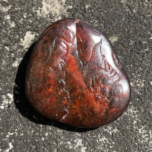 方言精品放漏新疆墨玉河老熟红沁红玉独颗籽料巧雕佛魔一念吊坠o