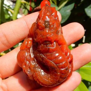 方言和田玉镇店之宝精品放巨漏一眼真鸽血红玉老熟龙行天下吊坠w
