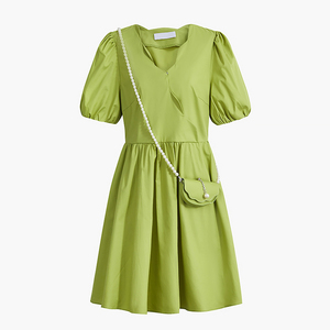 v领连衣裙女2022新款夏装绿色收腰气质设计感小众泡泡袖短袖裙子